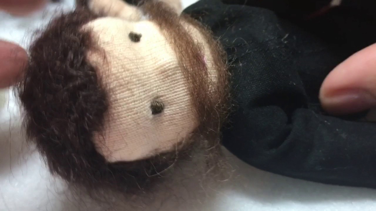 Como fazer uma barba com lã de ovelha/ How to make a beard with wool for your doll