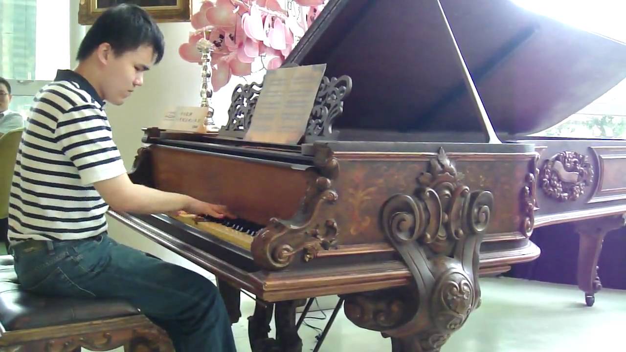 許哲誠在MR.J餐廳彈奏周董的百萬古董鋼琴-蕭邦的離別曲