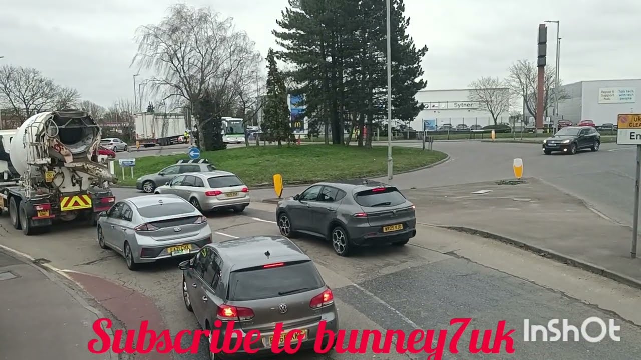 Поездка на двухэтажном автобусе в Лутоне, Великобритания.