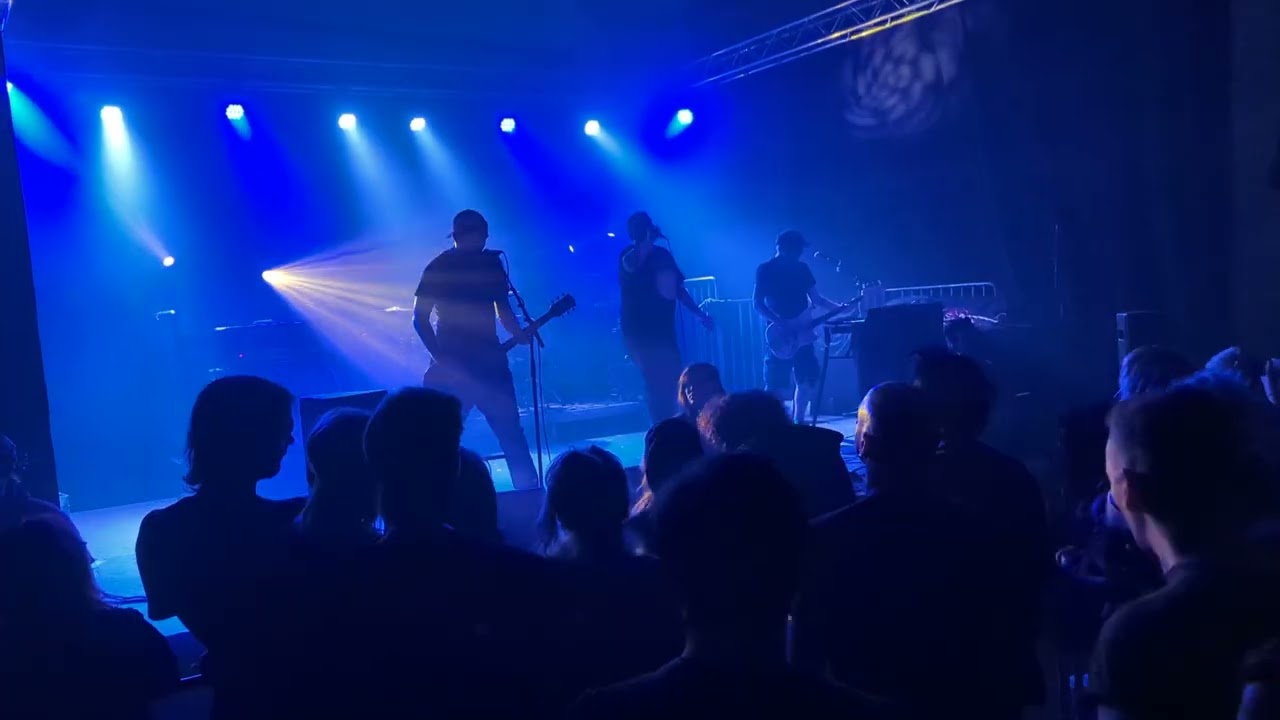 Resist To Exist 05.08.2023 - 100 Blumen - Kaputt (Live)