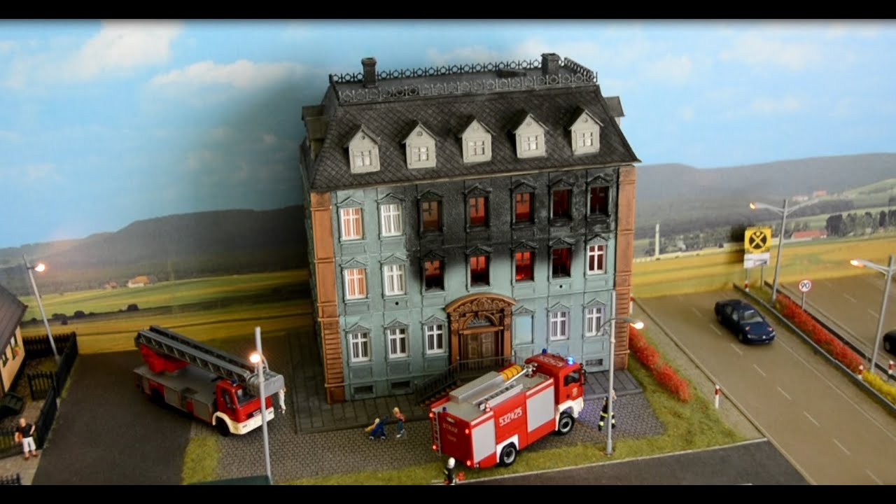 Płonący urząd skarbowy H0 (Faller 130441) - Zadymiarka i efekty świetlne