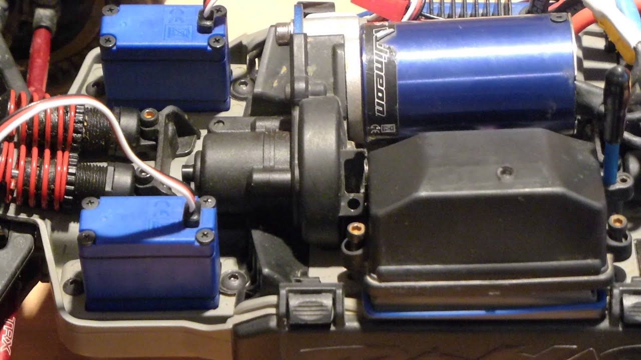 Un-installing/Replacing a Steering Servo in an E Revo 1/16 VXL - Ep. 4