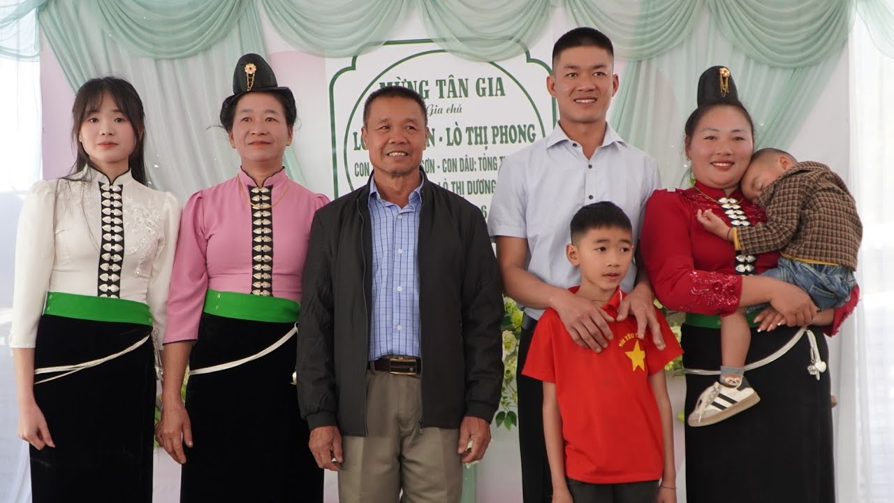 LỄ MỪNG TÂN GIA gia chủ Lò Văn Tiến Lò Thị Phong con trai Lò Văn Sơn con dâu Tòng Thị Hương