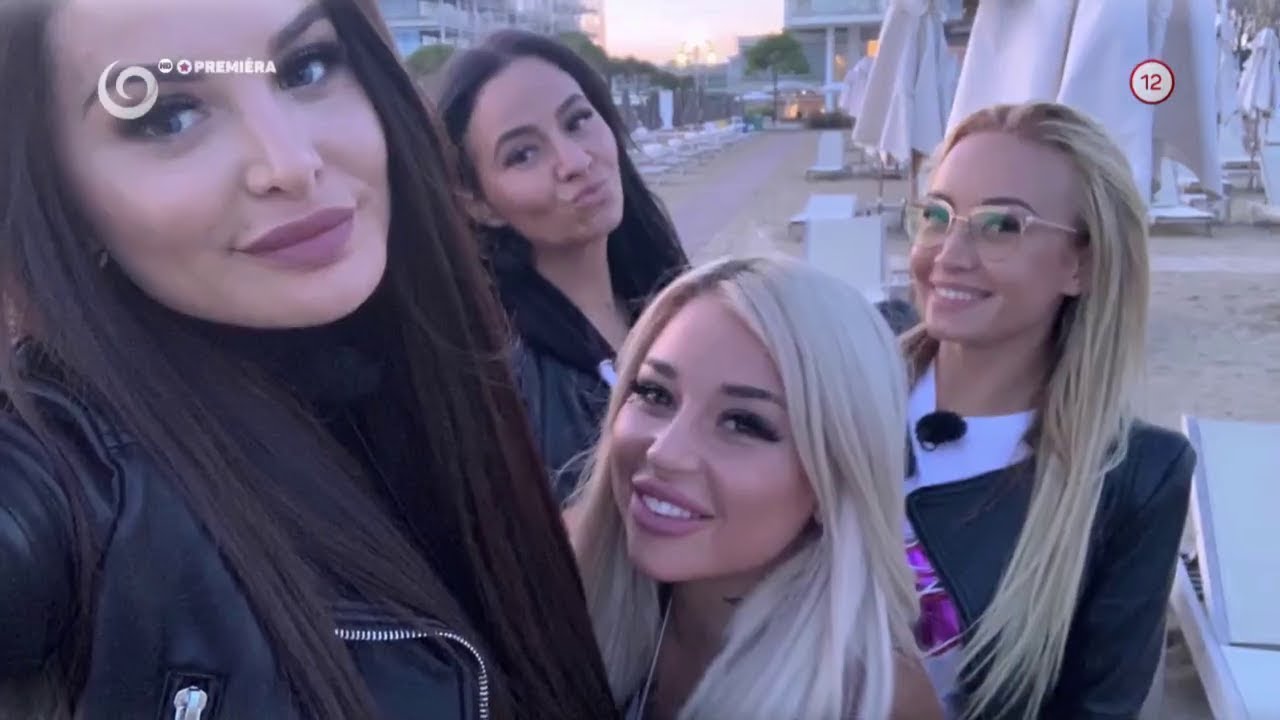 Um&yacute;vanie n&ocirc;h v hotelovej font&aacute;ne (INSTAQUEEN)