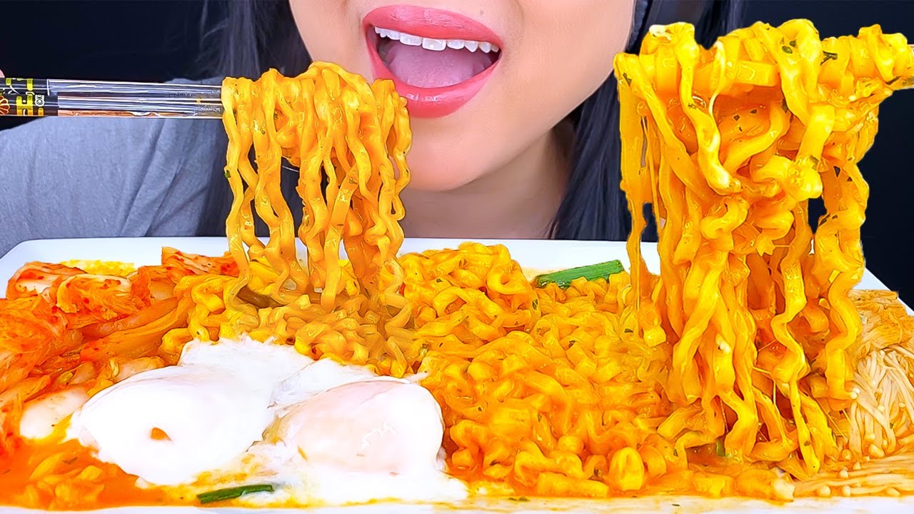 ASMR SPICY NOODLES WITH SOFT BOILED EGGS MUKBANG EATING SOUNDS (EATING SHOW) ASMR Phan