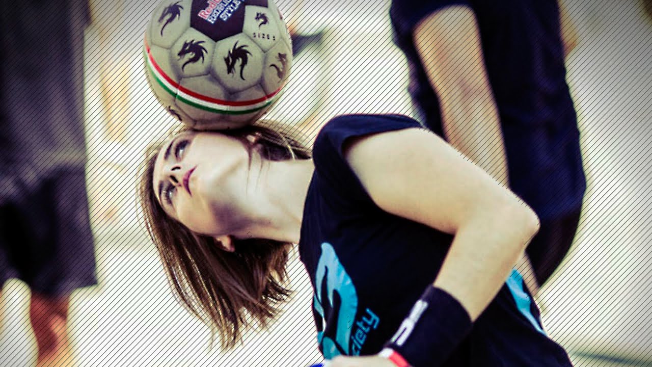 Melody Donchet ● Girl Insane Freestyle Skills ● Football Street⚽⚽