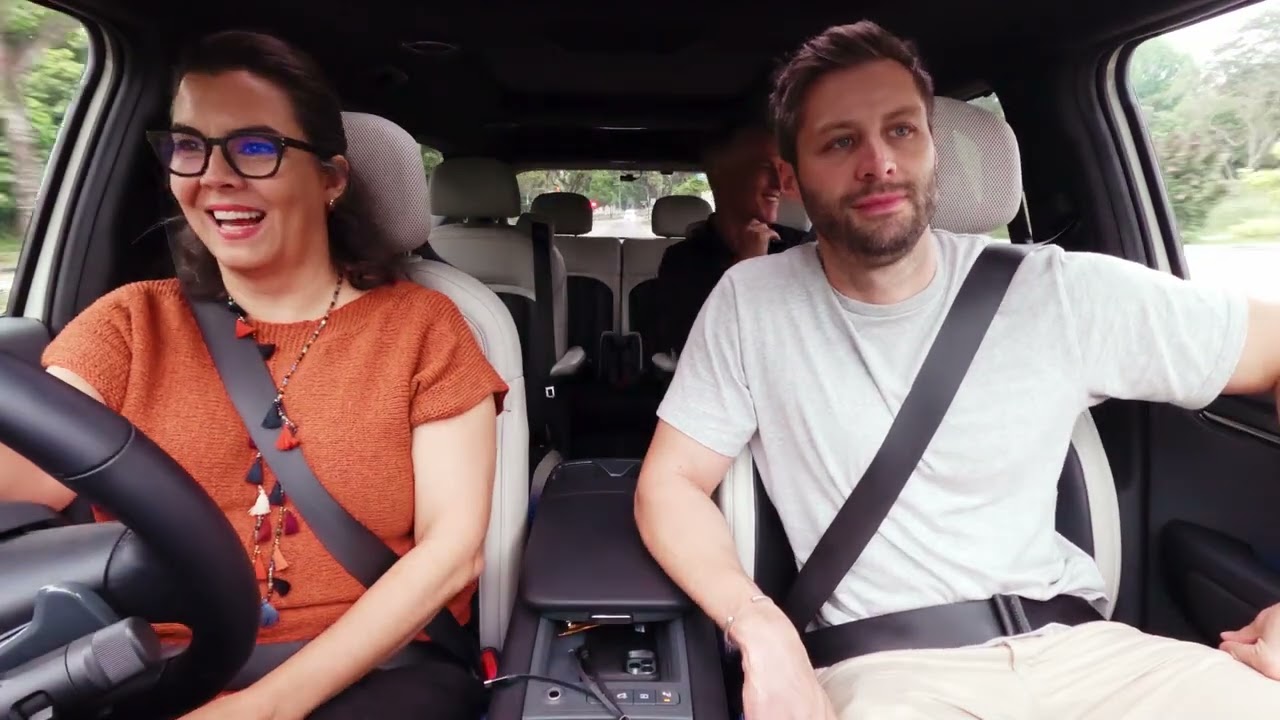 Kia x Bloomberg Media Studios | Conductores de  prueban el Carro Mundial del A&ntilde;o.
