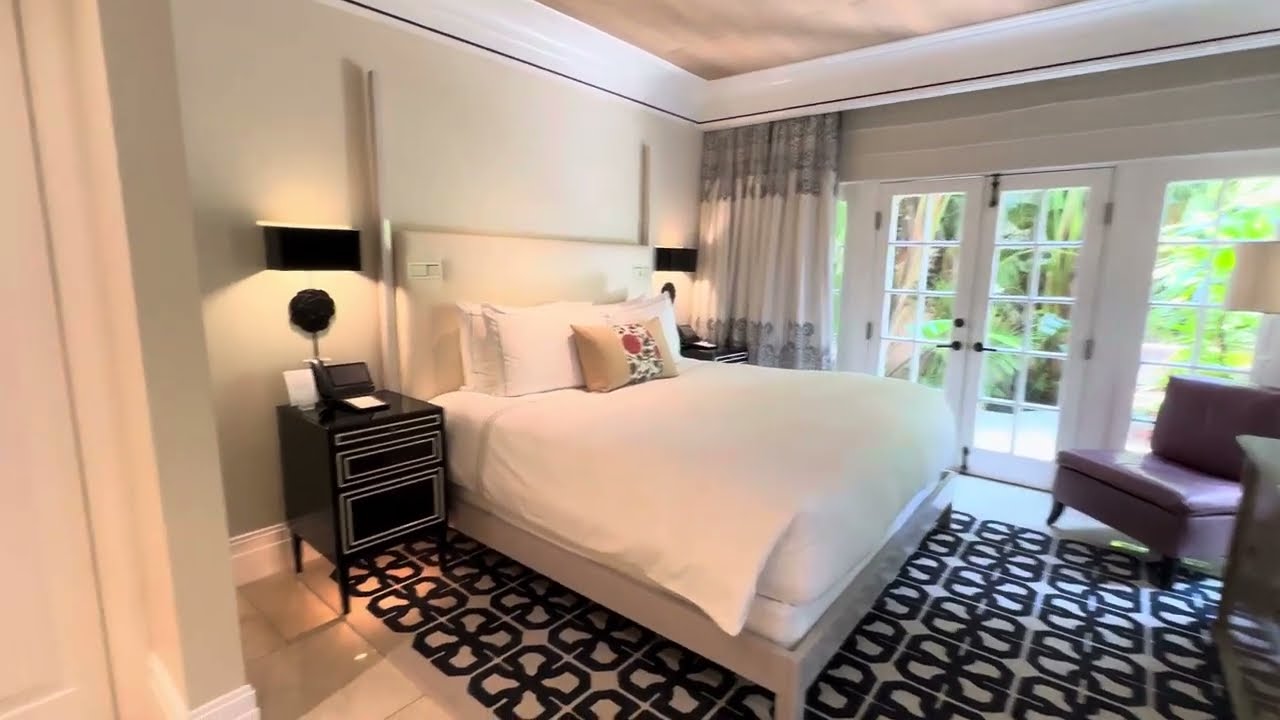 Hotel Bel Air/ Dorchester Collection (Los Angeles) patio suite room tour