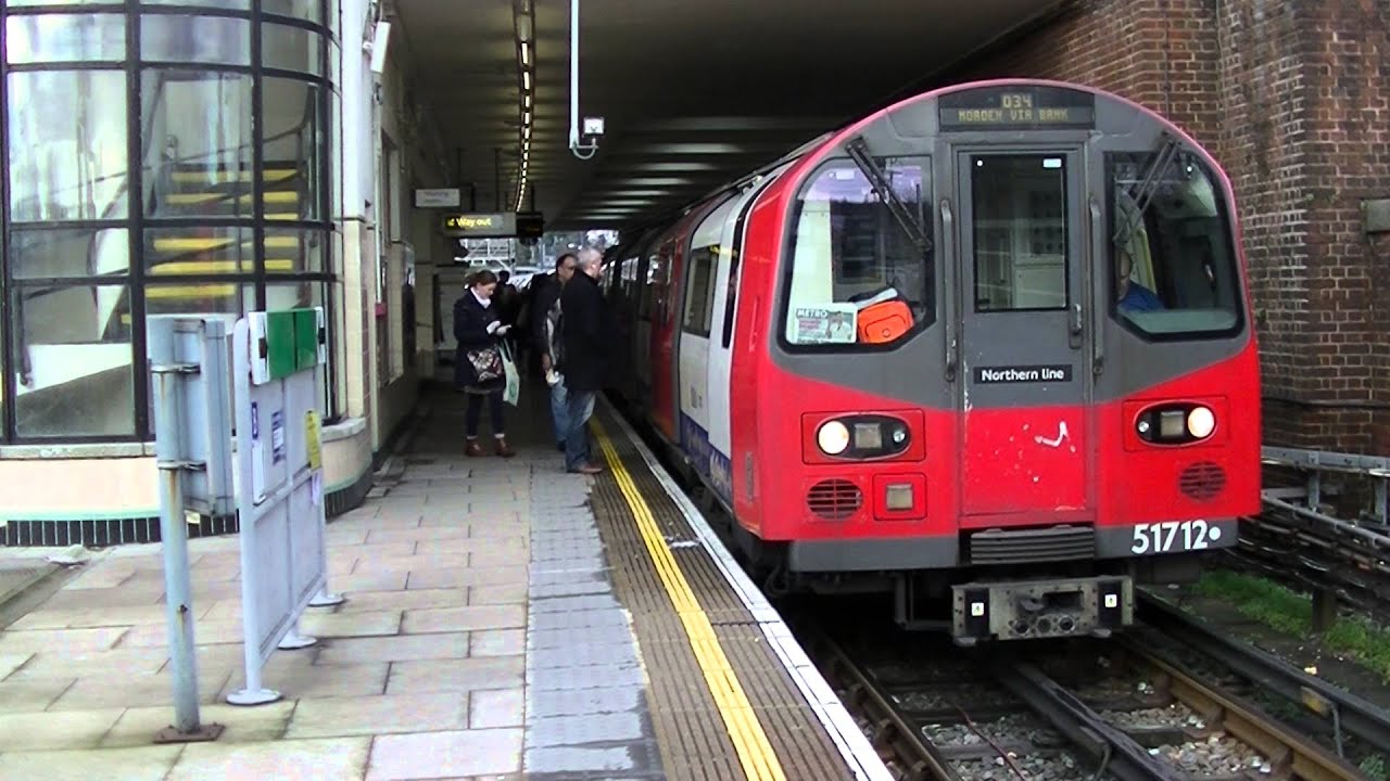 London Underground 1995 Stock 51712 and 51574 at East Finchley
