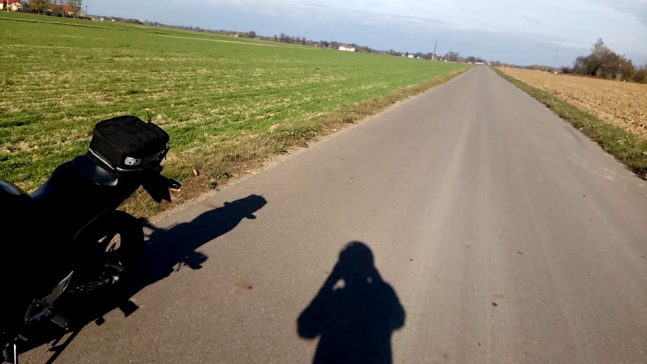 Szutrowa droga z pierwszeństwem przejazdu :)