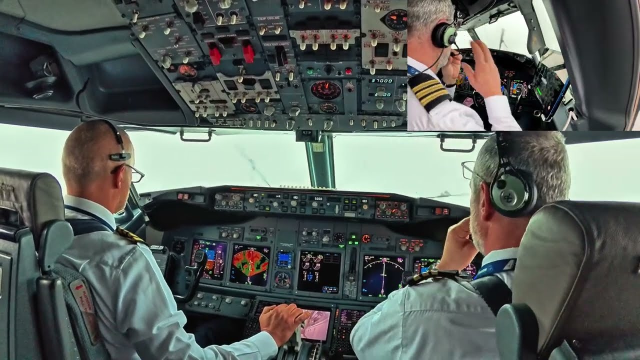 Вид из кабины пилотов во время взлета и посадки Boeing 737 в аэропорту Мадрида во время грозы