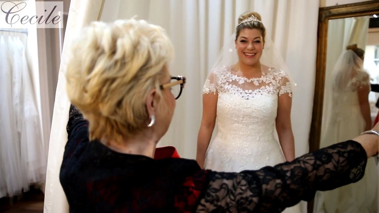 Das steht Plus-Size-Br&auml;uten: A-Linien-Kleid mit kurzem Schleier