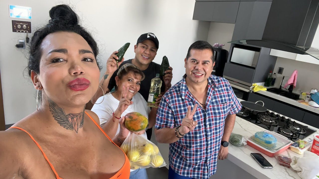 Cocinando con la tía Paola enchiladas pobladas ￼￼invitada especial Chila la que en Chila  ￼