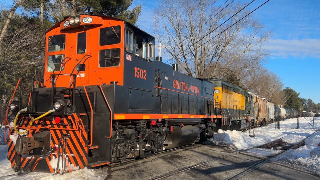 Grafton and Upton Railroad 1502 and 3604 Handle Switching Operations at Sunset! (Video Compilation)