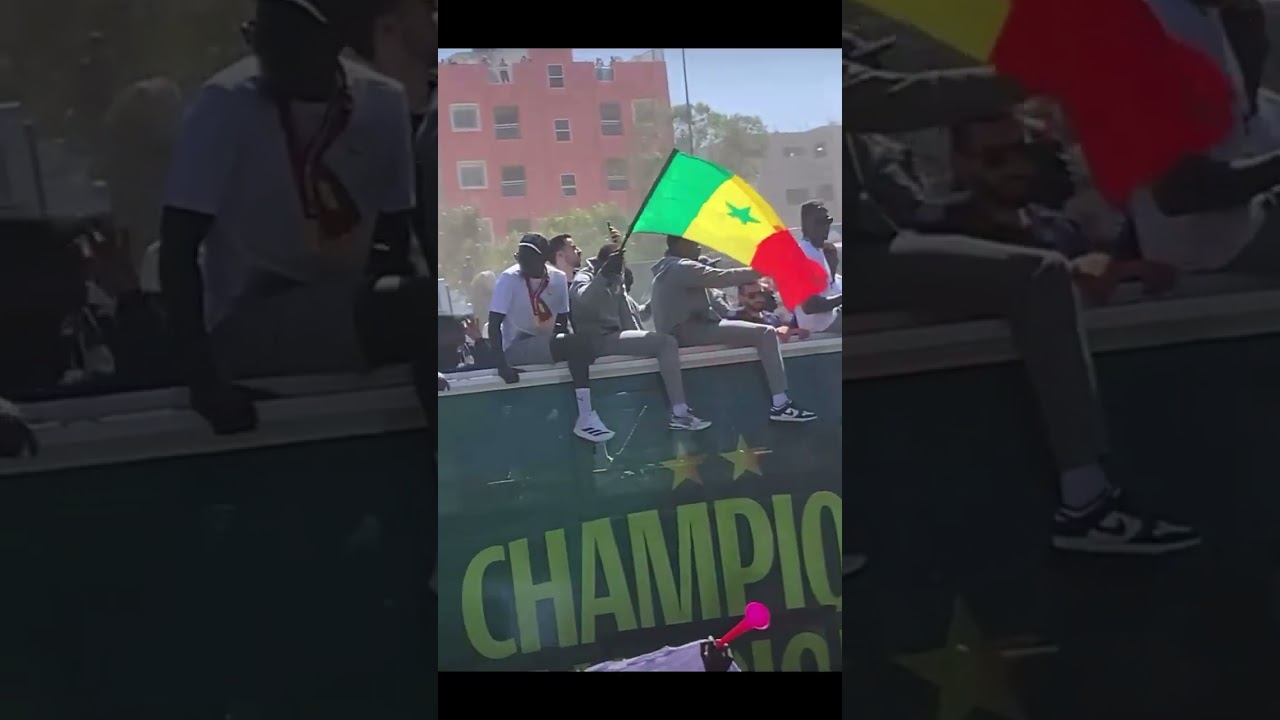 L’ARRIVÉE DES CHAMPIONS D’AFRIQUE POUR LA PARADE A DAKAR TOUT LE PEUPLE EST CONTANT 🏆🏆🥳🇸🇳🇸🇳