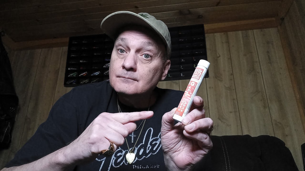King Shit тестирует картридж для вейпа Candy Cane Kush от High Flavor.