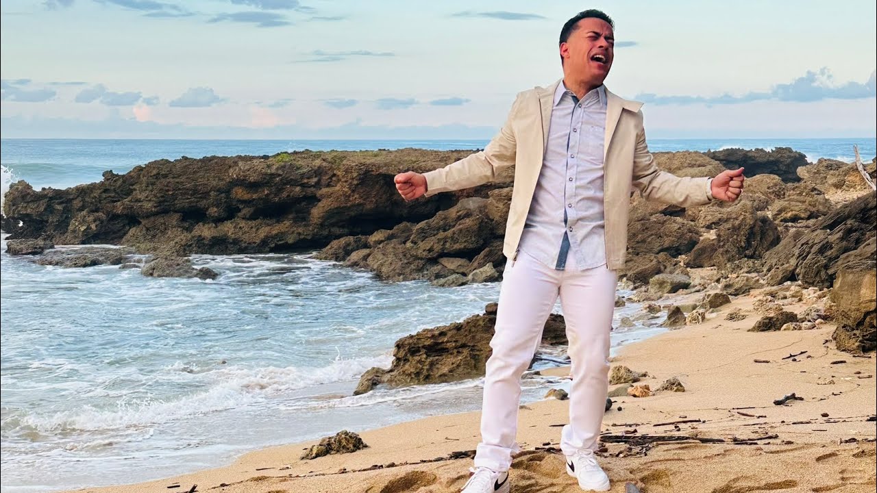 Eddie Rivera Candelita Yo Pongo Mi Familia En Las Manos de Dios (Video Oficial)