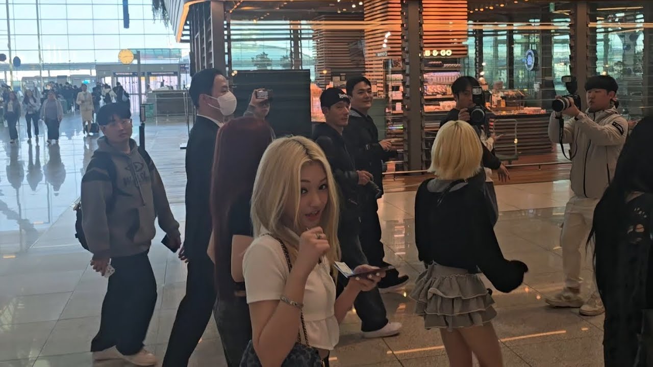 Walking next to Unis Gehlee at Incheon Airport 250425