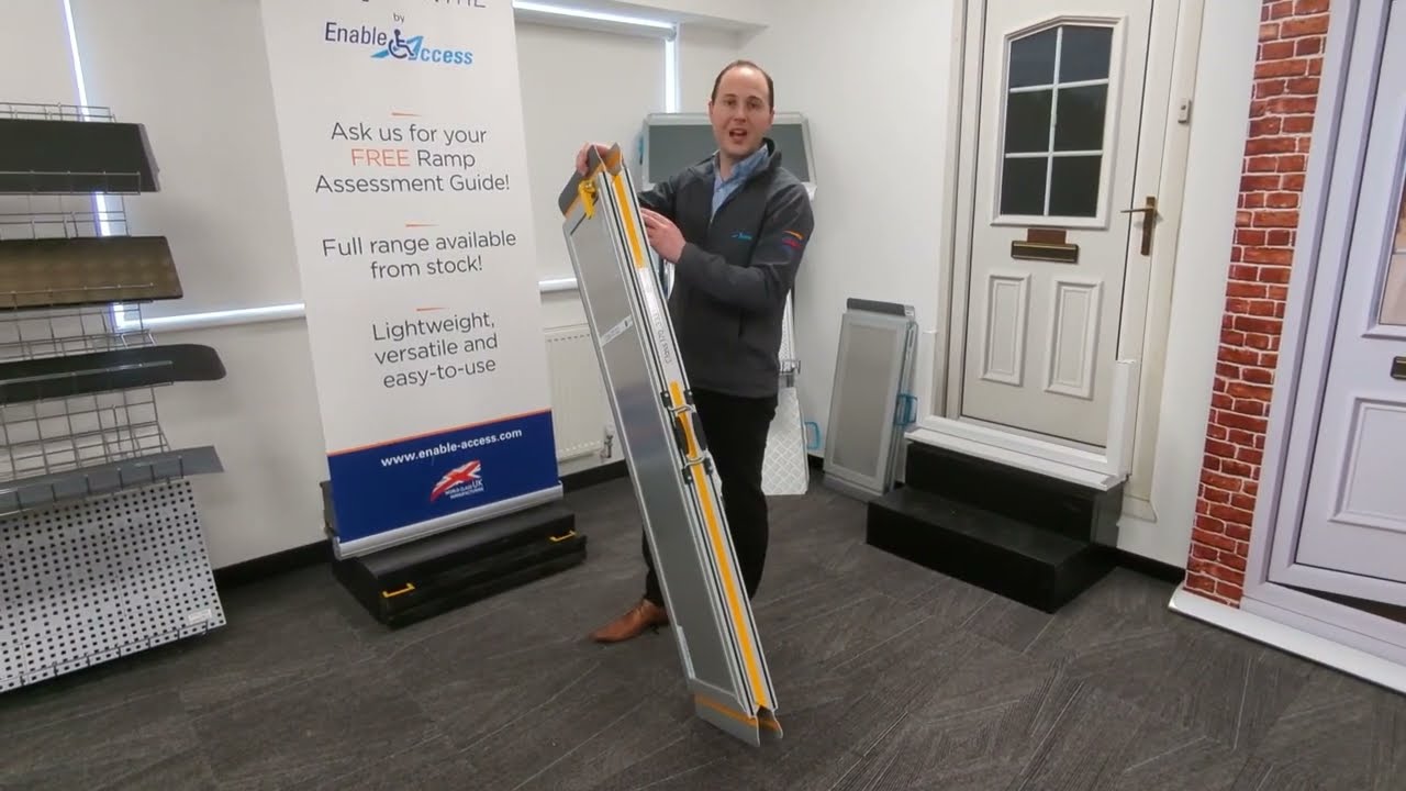 Demonstrating the Aerolight AXR with Folding Pegs