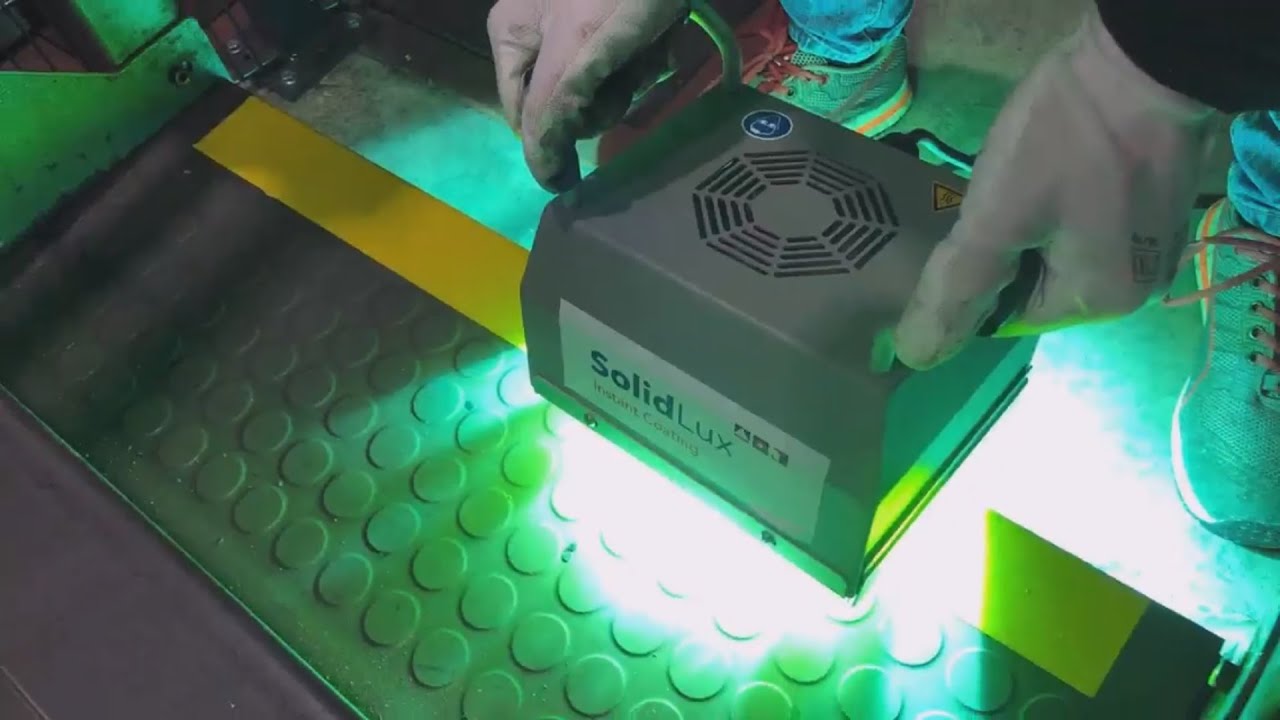 Veilige Trappen & Op- en Afstappen met Anti-Slip en Belijning