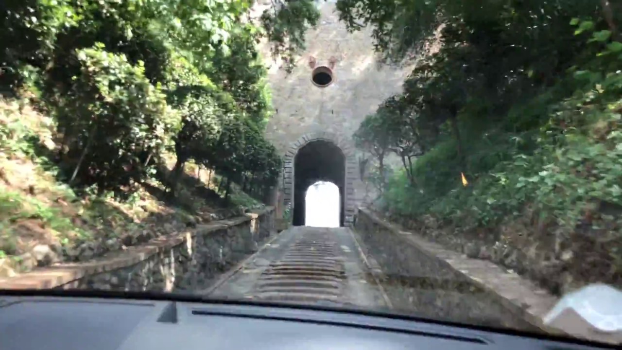 Driving up to La Rocca Di Cetona