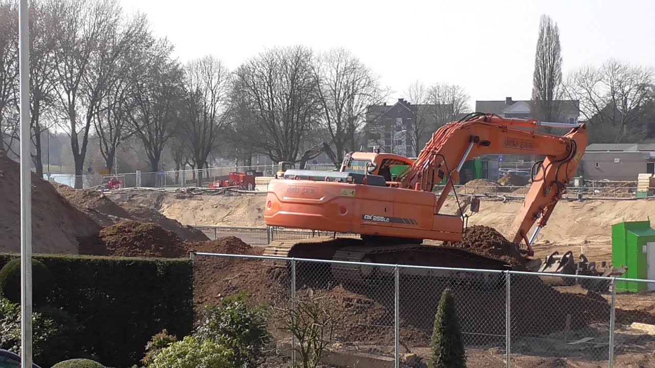 Oostflank Wijchen deel 29 /de laatste bakken van de 25.000 m3