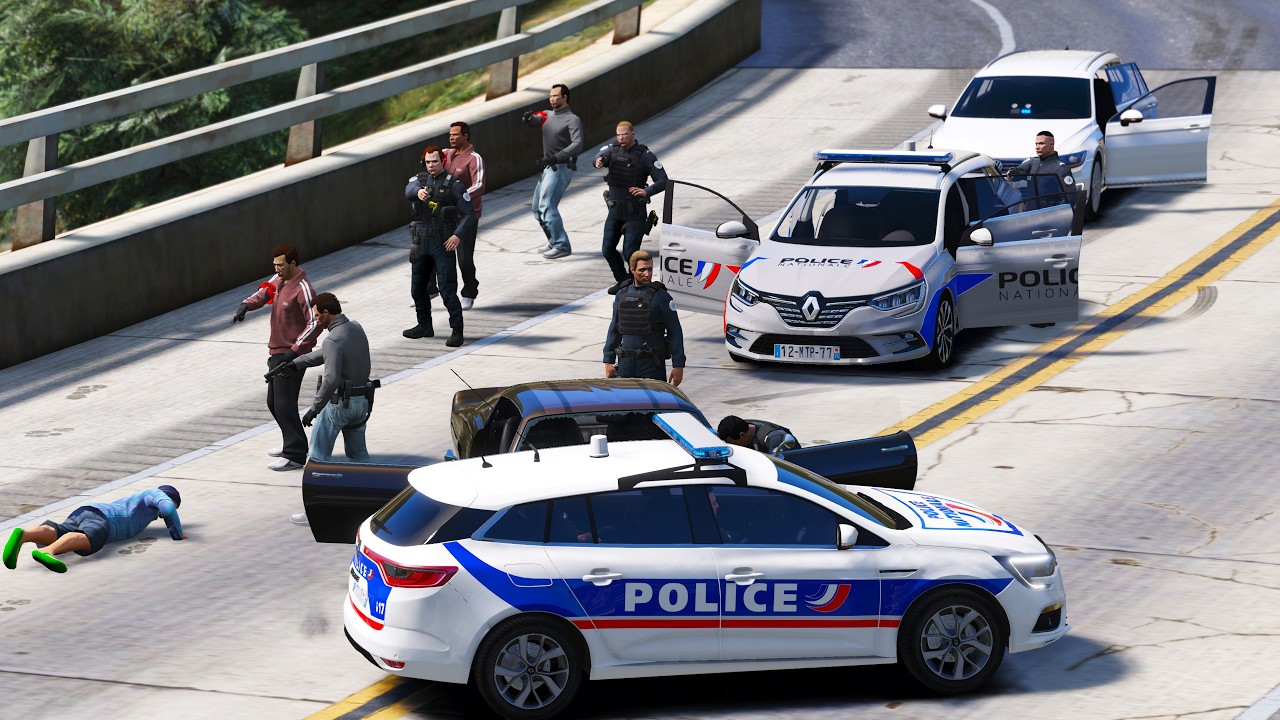 UN V&Eacute;HICULE FONCE SUR LA POLICE POUR S'ENFUIR | GTA 5 LSPDFR