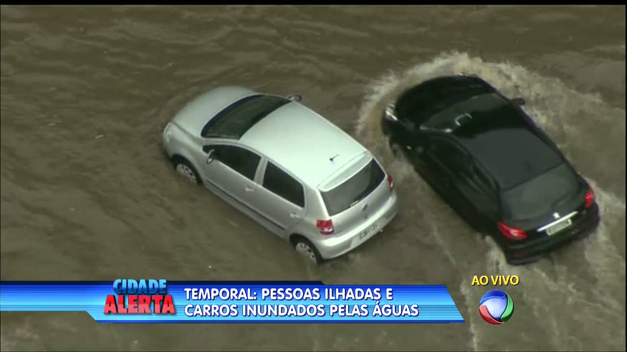 Cidade Alerta faz cobertura ao vivo das chuvas em SP