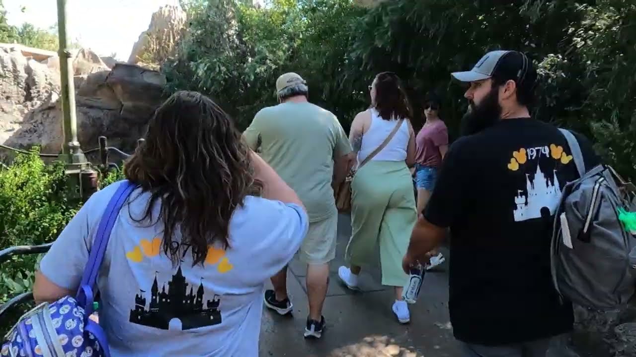 Surprise Disneyland trip with the family! #disneyland #riseoftheresistance #starwars
