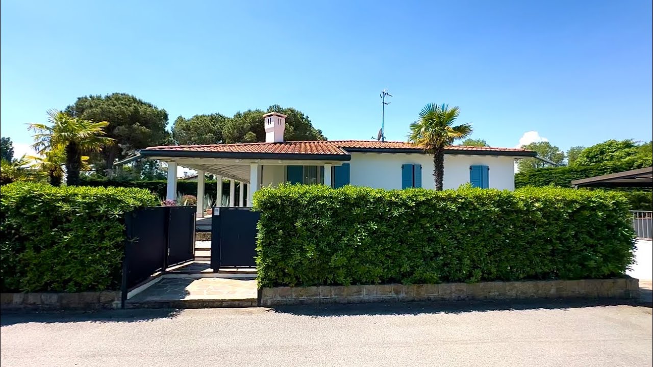 ALBARELLA: ELEGANTE VILLA SINGOLA IN VENDITA