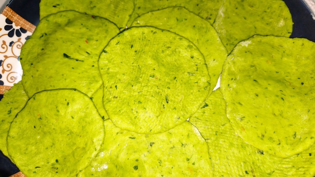পালং শাকের পুরি রেসিপি || পালং পুরি || Palong puri || Veritable fulco luchi।। পালং শাকের লুচি।। 