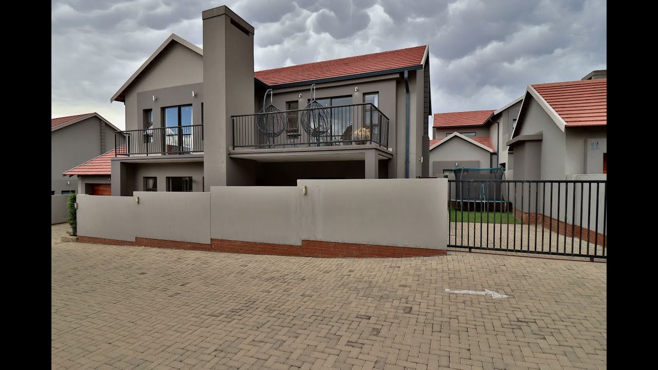 Luxurious Townhouse in Wild Olive Estate