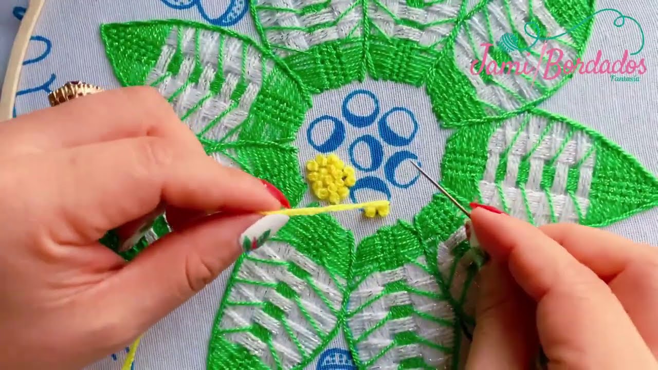 133. Bordado Fantasía Nochebuena 5 / Hand Embroidery Poinsettia with Fantasy Stitch