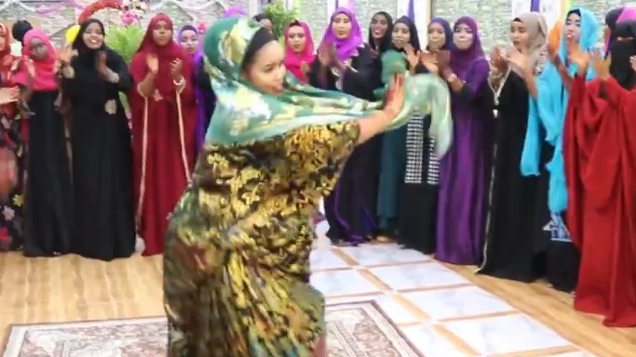 BURAANBUR GAROWE - GABDHAHA UGU CIYAAR SHIDAN DHULKA SOMALIDA