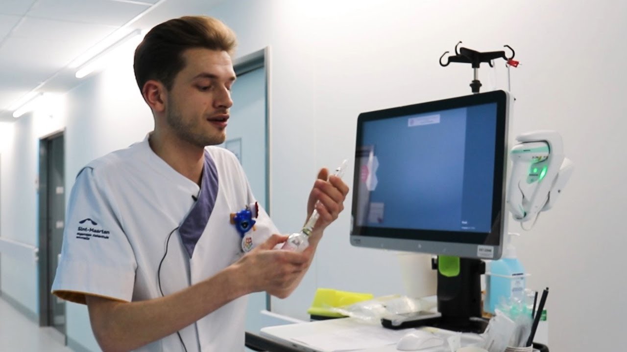 Loop mee met Jesse, verpleegkundige acute geriatrie in AZ Sint-Maarten