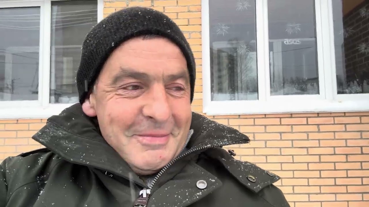 Это мое парковочное место-я тут снег расчищал.