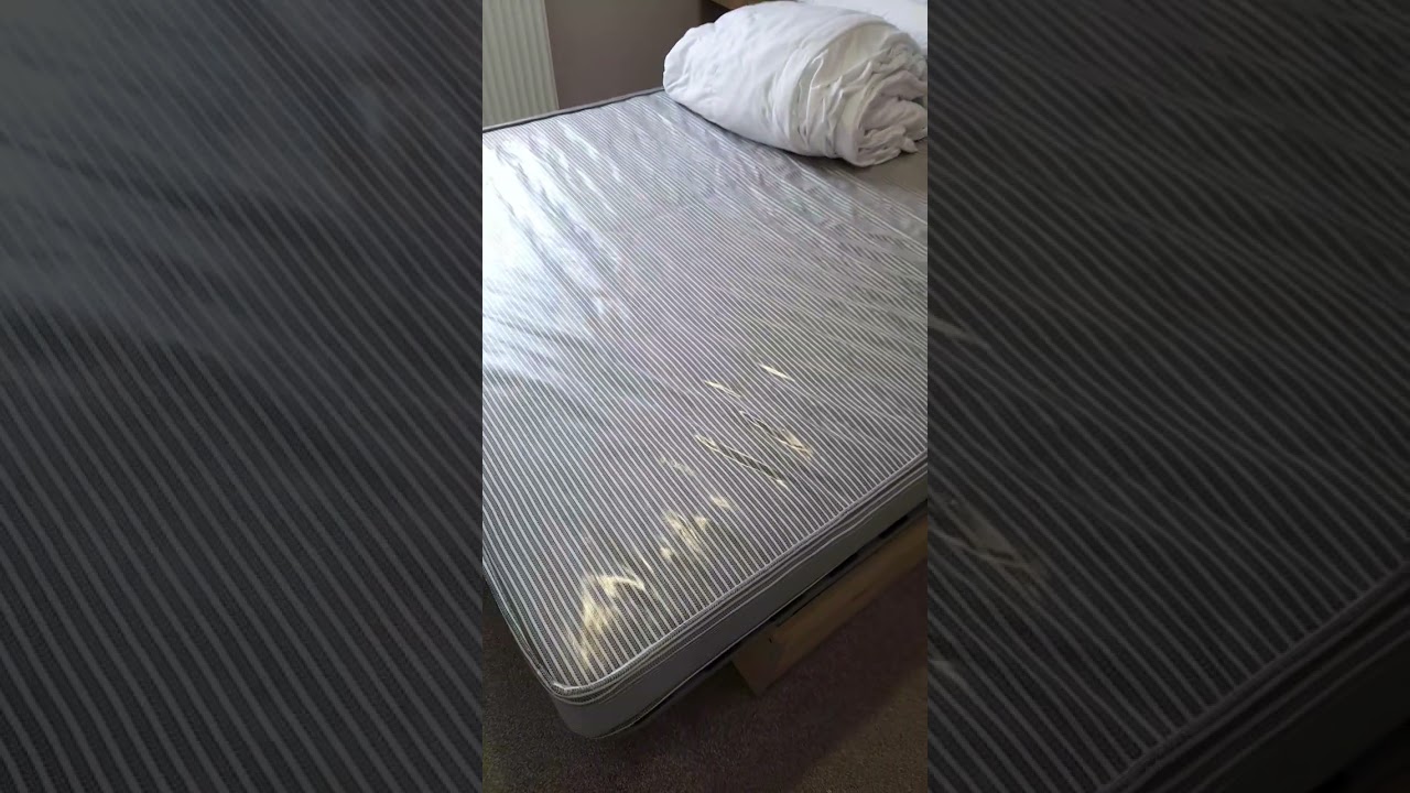 Park Holidays UK at Dovercourt Gold Plus Caravan 2 bedroom on check out day F6 C4