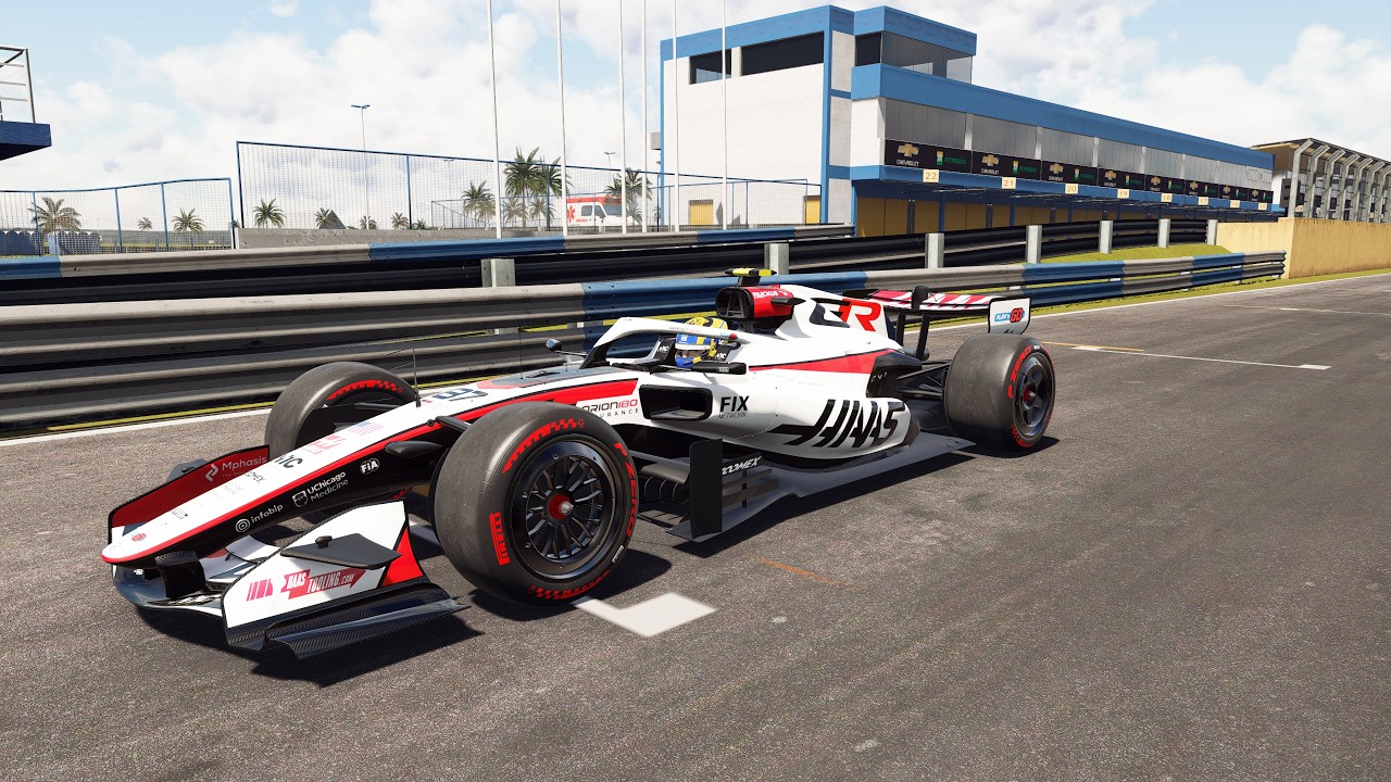 Onboard sur le circuit de Donington avec la Haas VF-26 d'Ollie Bearman