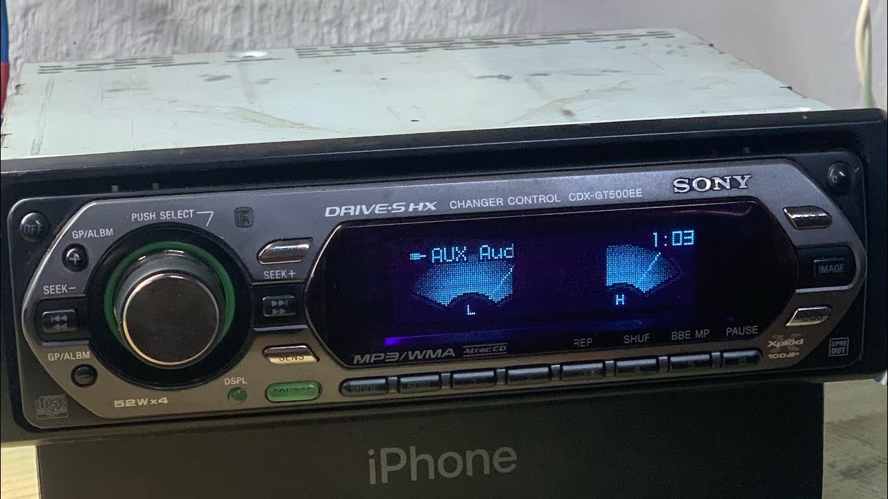 Sony CDX-GT500EE review top (cd/aux/bluetooth)