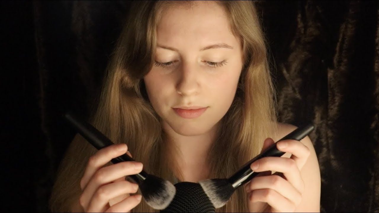 ASMR - Singing & Brushing the Mic