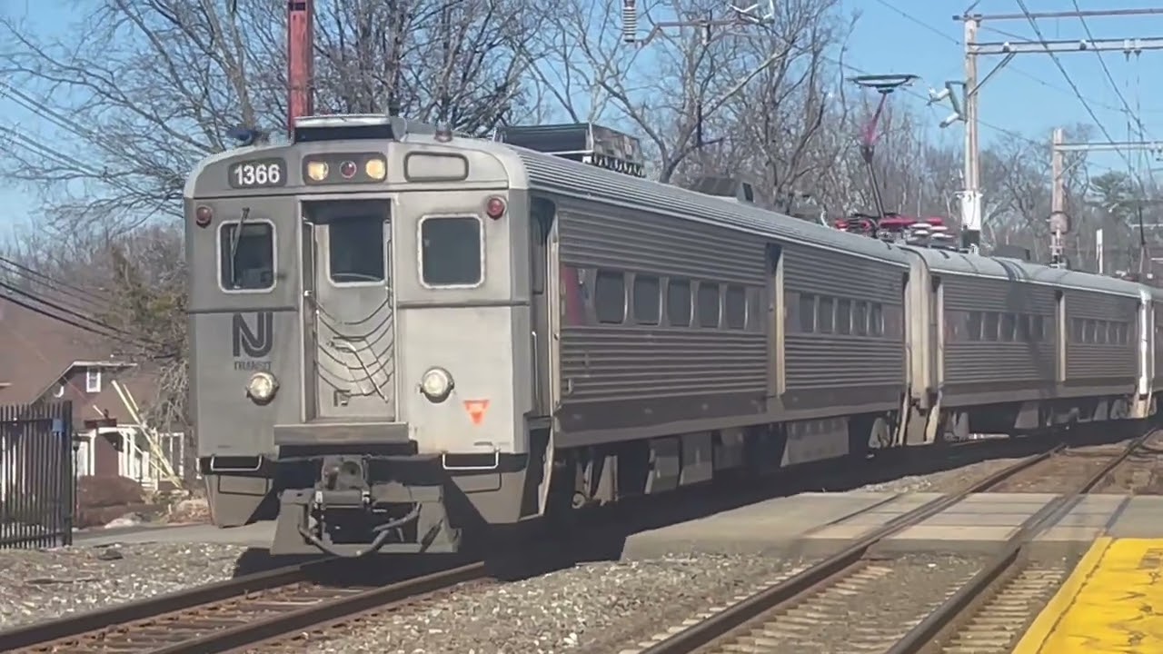 March 2026 Railfanning at Murray Hill Train Station
