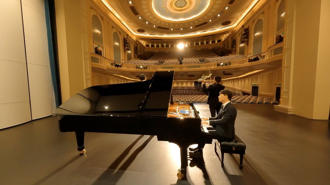 GEPRC CineLog35 with GoPro Hero 10 Flying in the Concert Hall |Cinewhoop FPV