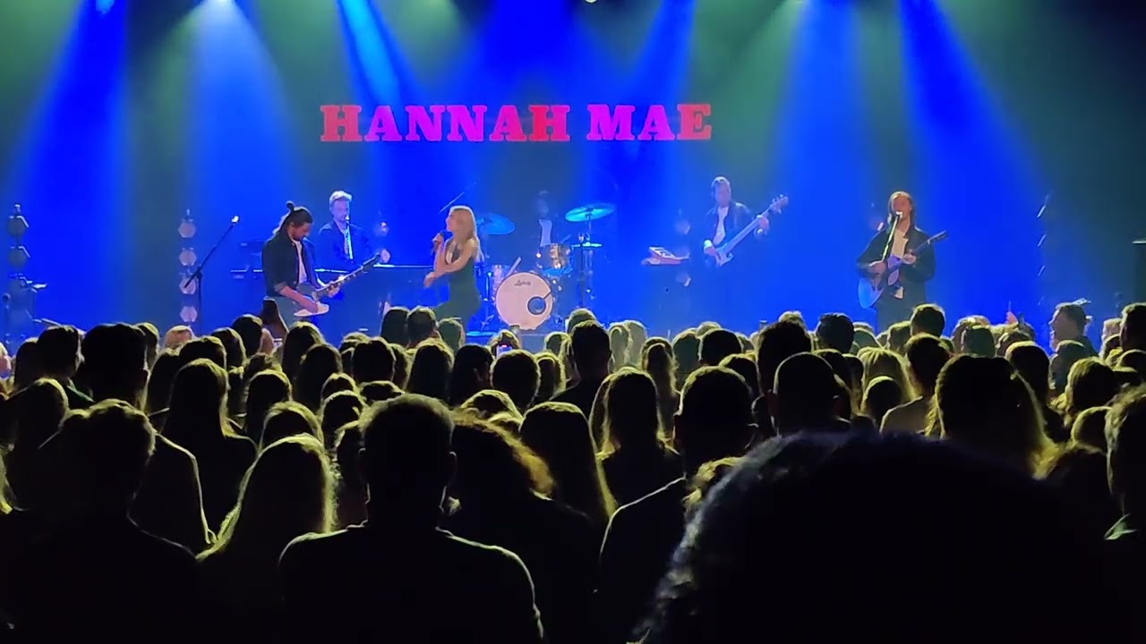 Hannah Mae - I've had some help ( Post Malone). Live in Oosterpoort in Groningen. Rode Draad tour.