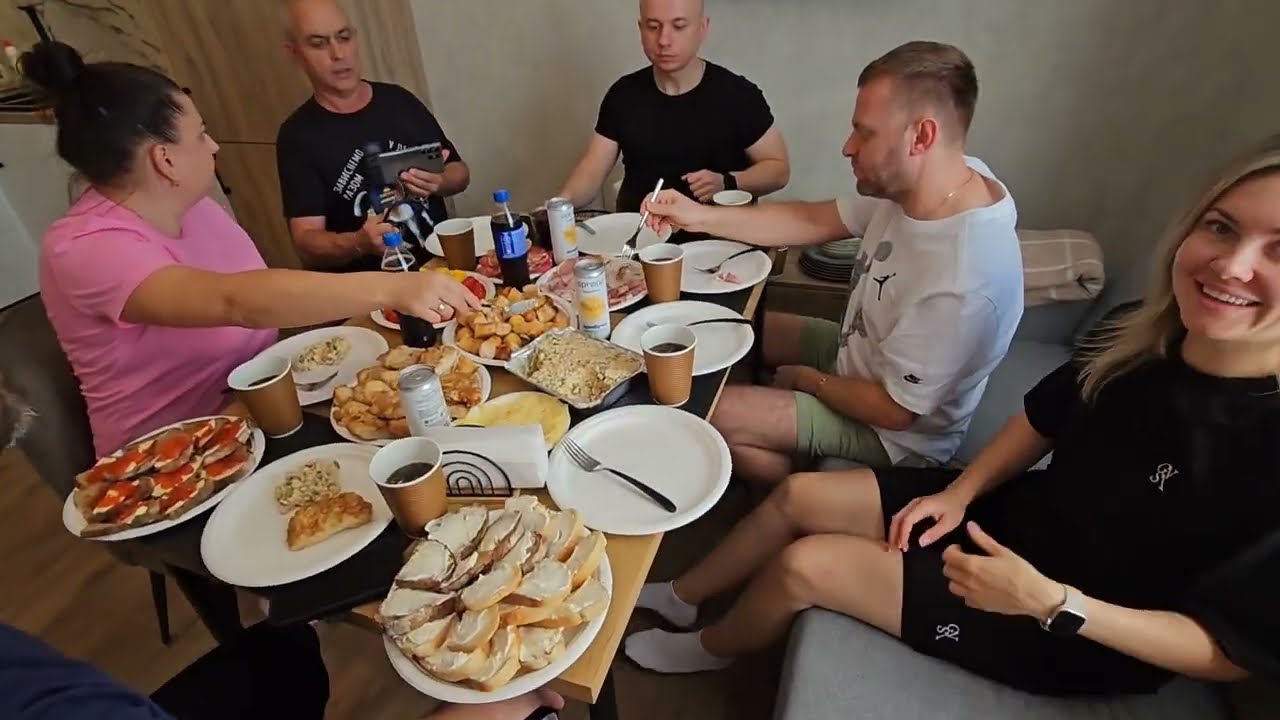 Приехали Друзья На День Рождения 🥳! Гаррик Пригласил в Шыкраный Ресторан 🫶