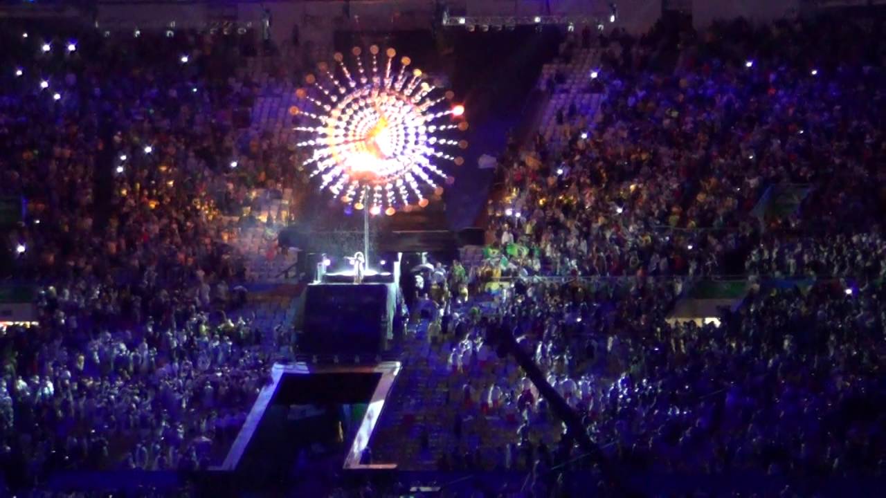 Cerimônia de Encerramento Rio2016 - apagando a Pira Olímpica