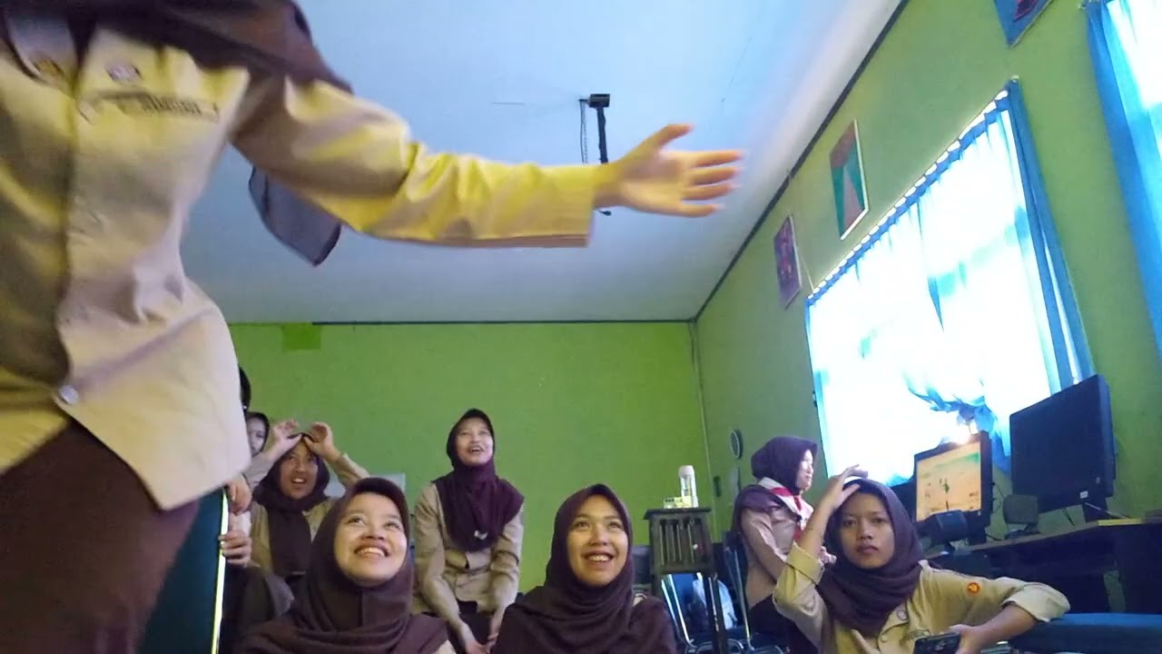 karoke low budget guyss!! DI LABKOM PAK JOKOOO😈😈😈