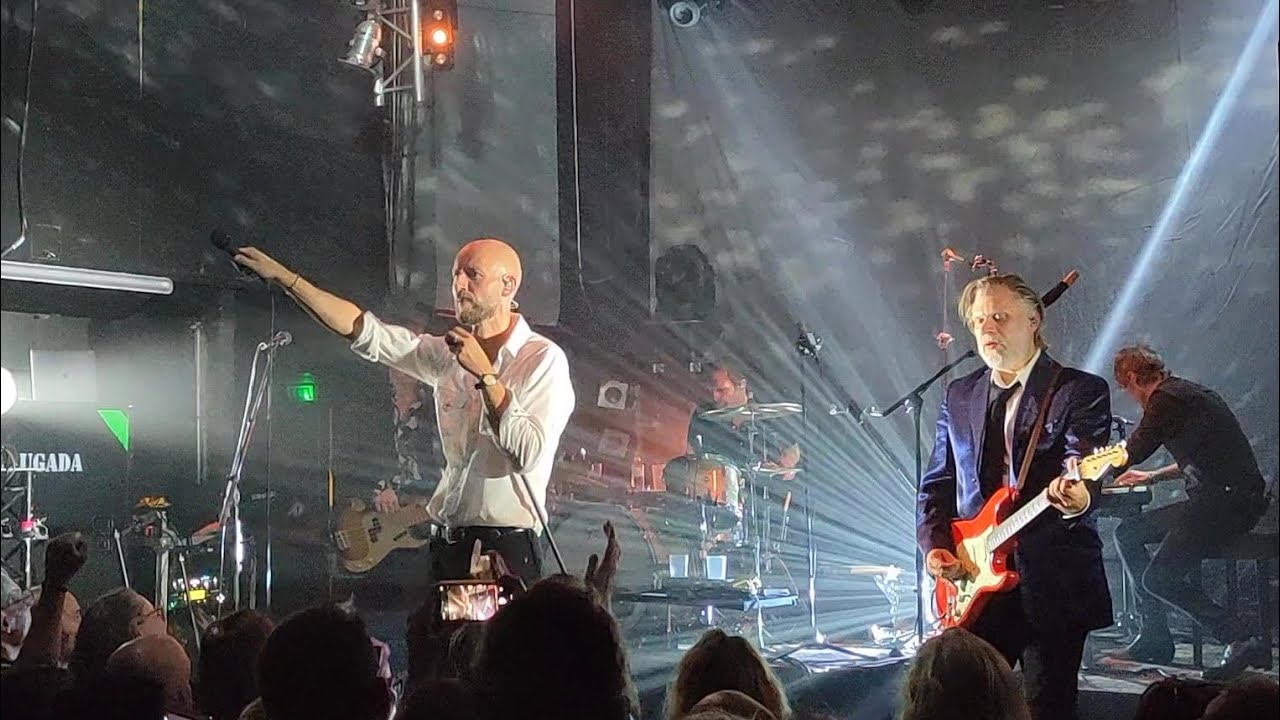 MADRUGADA - Electric - Live #1 @ Petit Bain PARIS (10/2022)