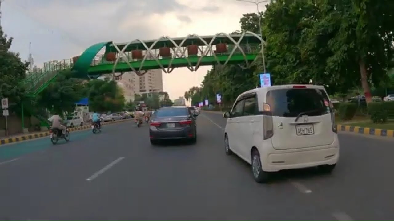 Drive Through Main Boulevard Gulberg 