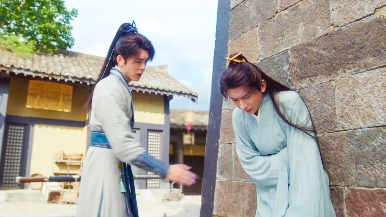方小寶打傷李蓮花，嘴上說着「活該」，身體卻不自主靠近關心他！#蓮花樓 #成毅