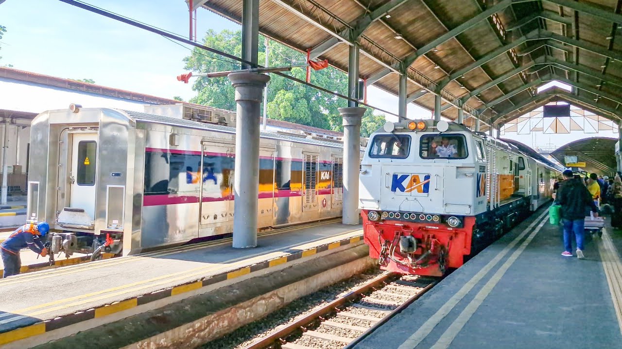 PASUKAN KERETA SIANG PADATI STASIUN TERSIBUK DI KOTA SURABAYA!! Kereta Api di Surabaya Gubeng